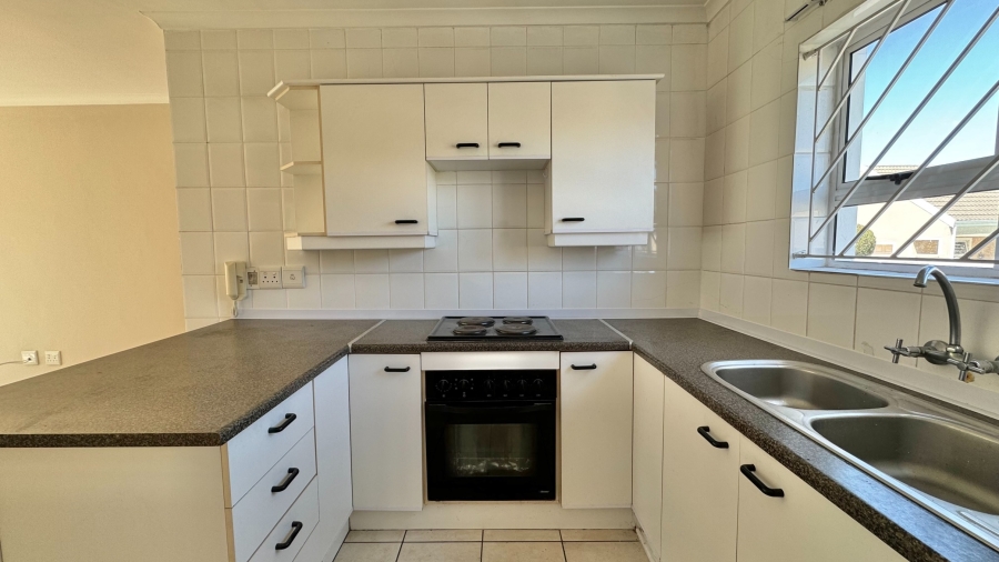 2 Bedroom Property for Sale in Somerset Ridge Western Cape